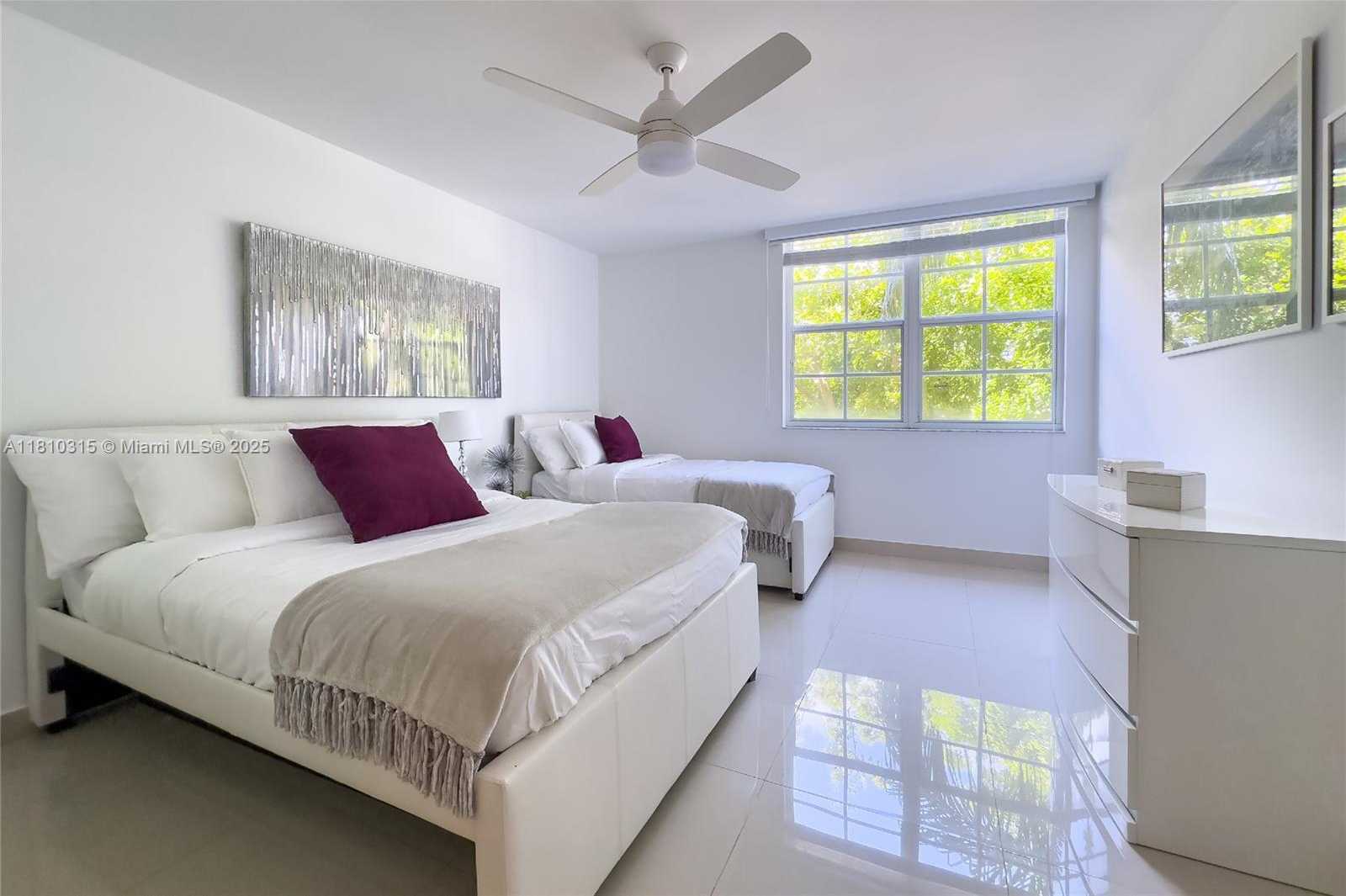 Small Image of Aventura Number 38