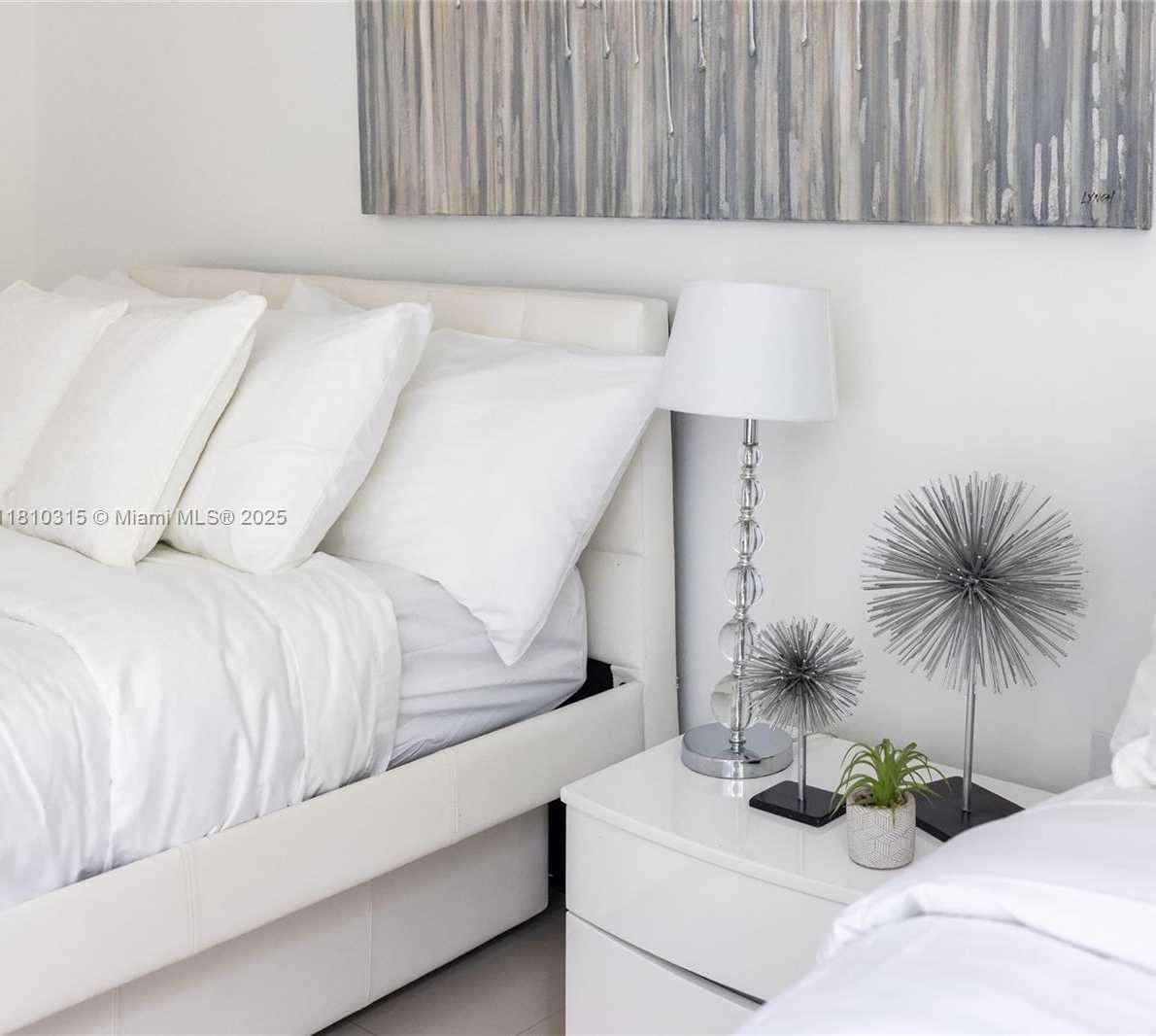 Small Image of Aventura Number 41