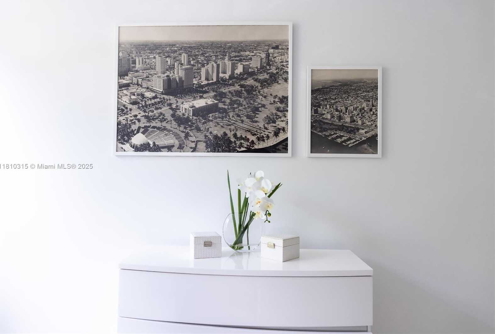 Small Image of Aventura Number 43