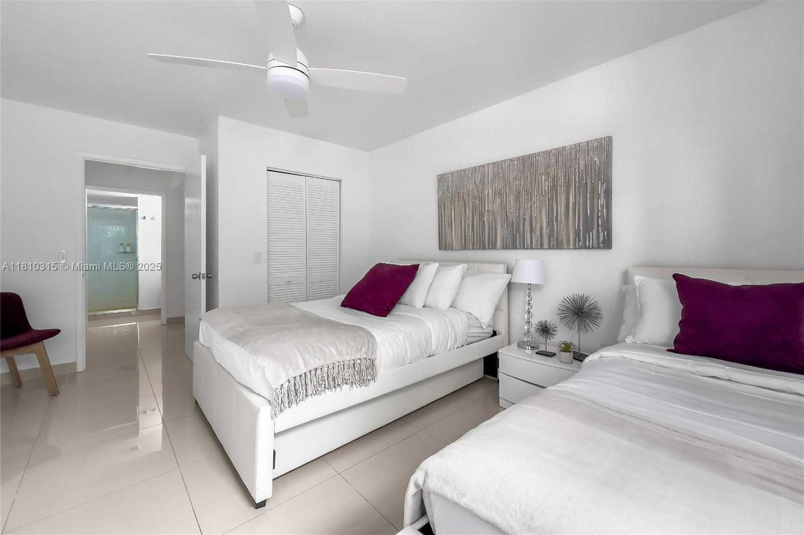 Small Image of Aventura Number 44