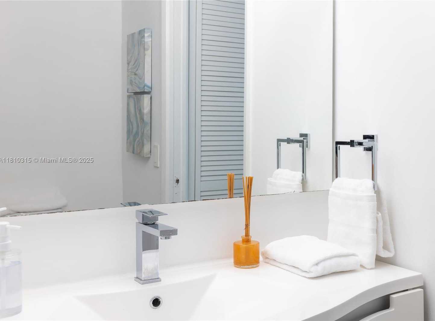 Small Image of Aventura Number 46