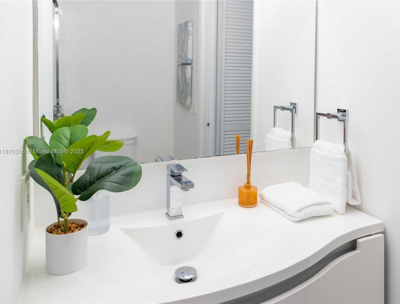 Small Image of Aventura Number 47