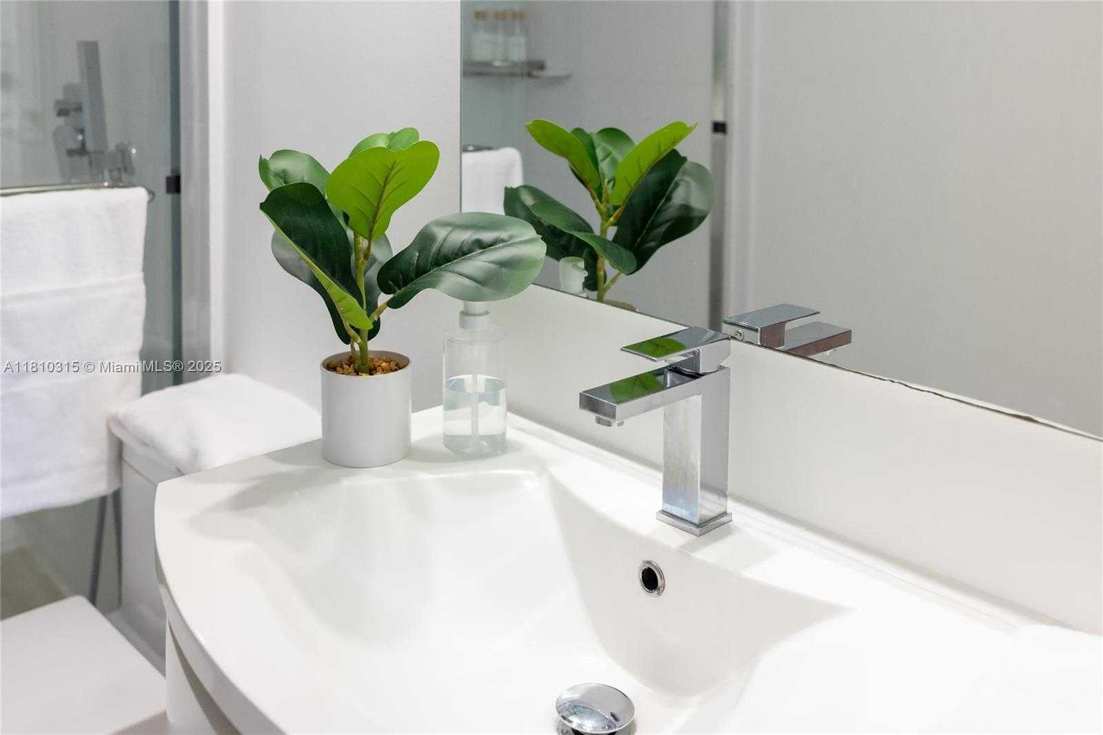 Small Image of Aventura Number 49