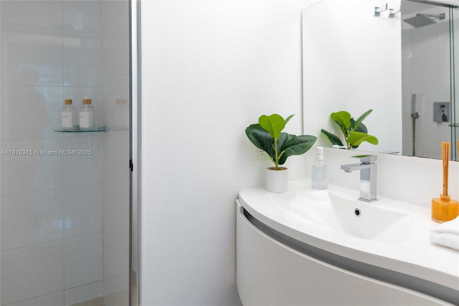 Small Image of Aventura Number 50