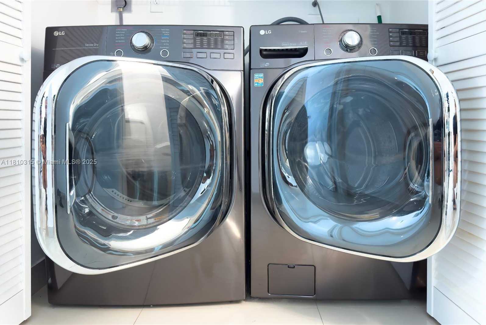 Small Image of Aventura Number 51