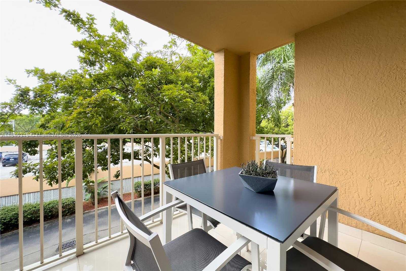 Small Image of Aventura Number 52