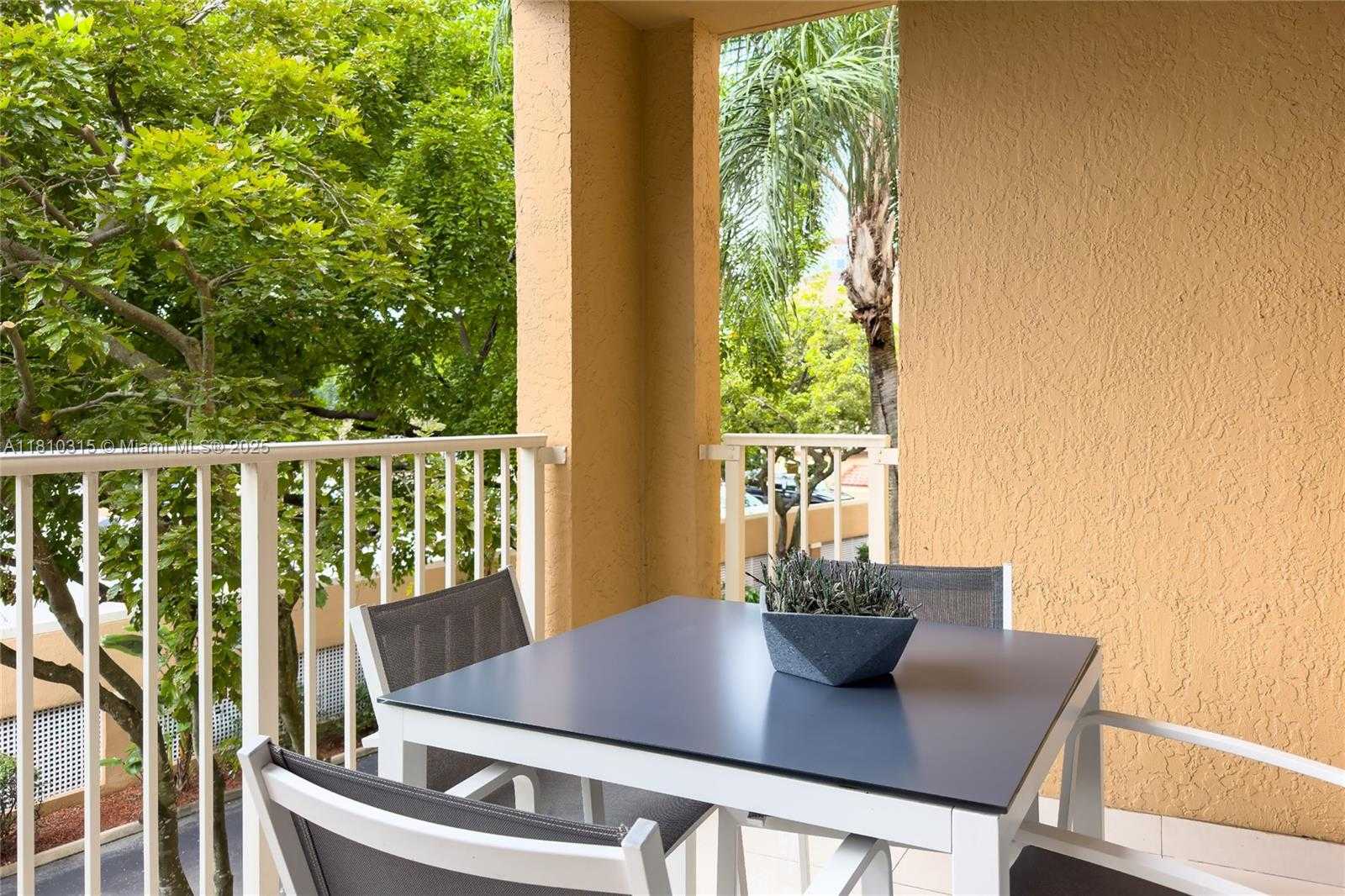 Small Image of Aventura Number 54