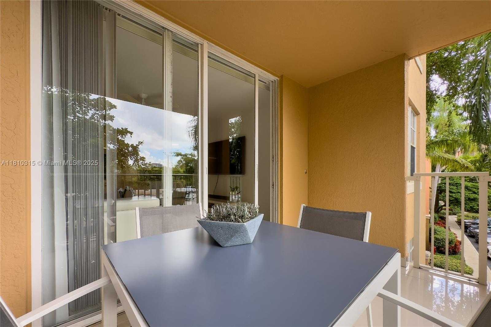 Small Image of Aventura Number 55