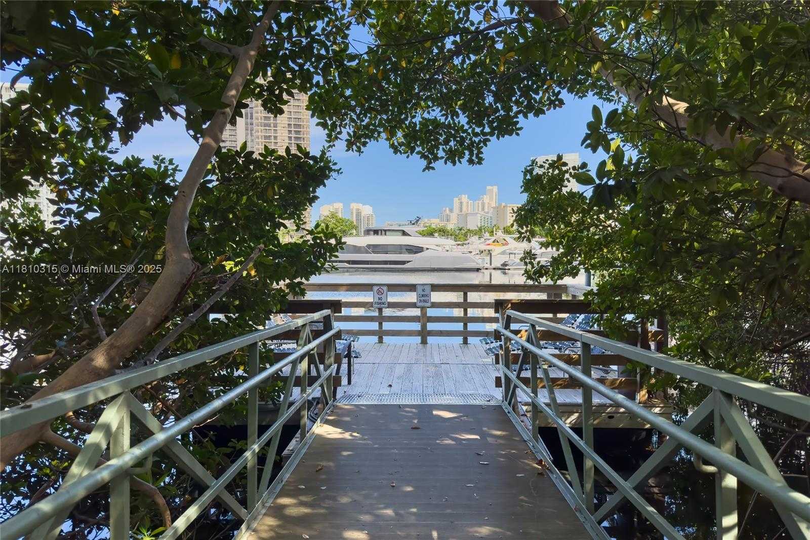 Small Image of Aventura Number 63