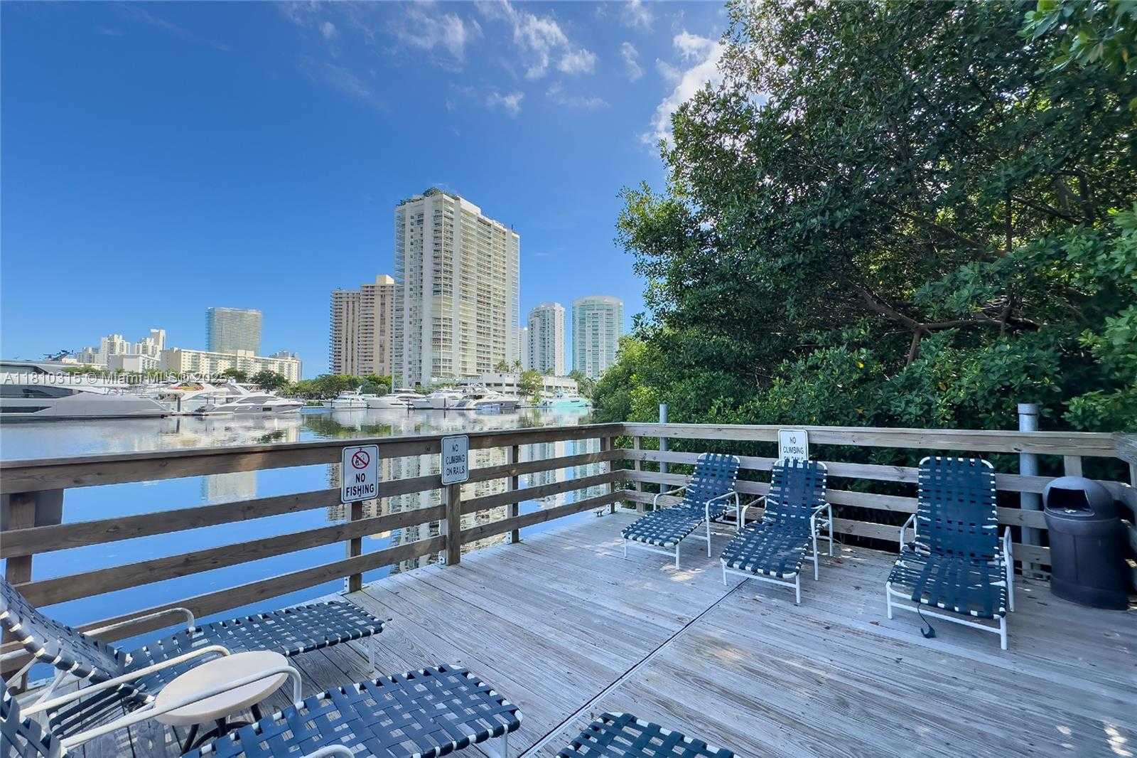 Small Image of Aventura Number 64