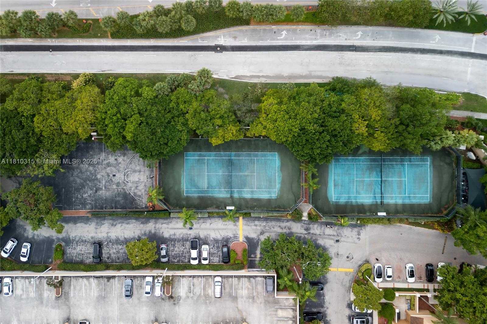 Small Image of Aventura Number 75