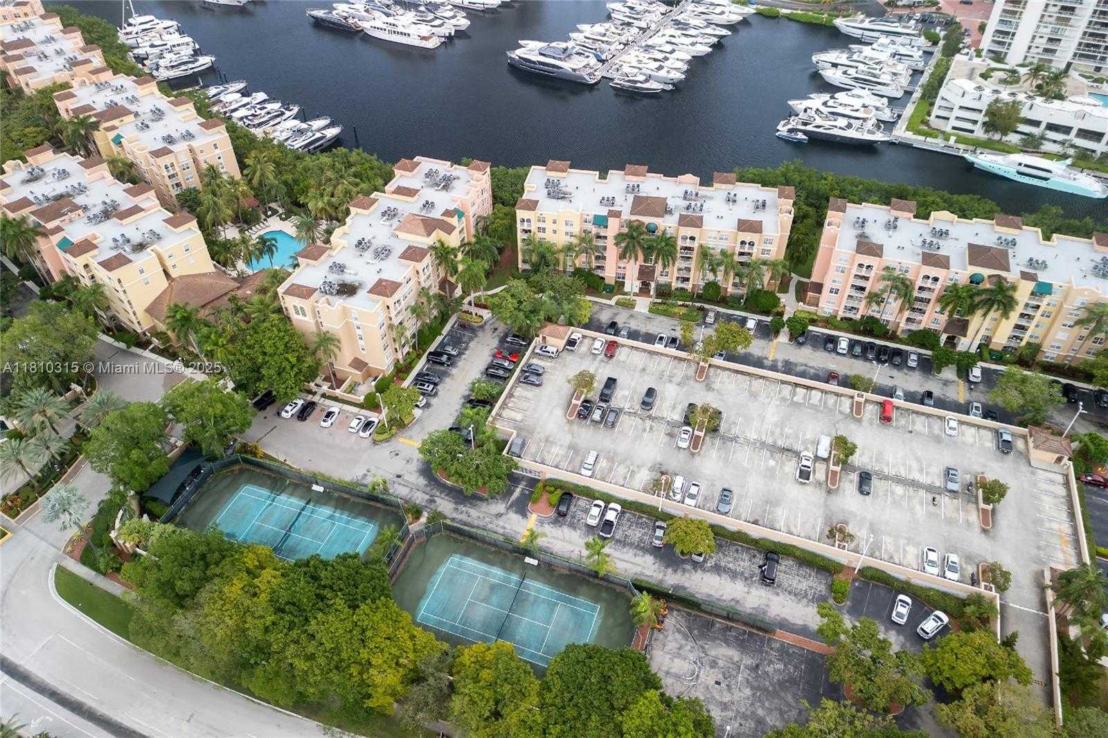 Small Image of Aventura Number 76