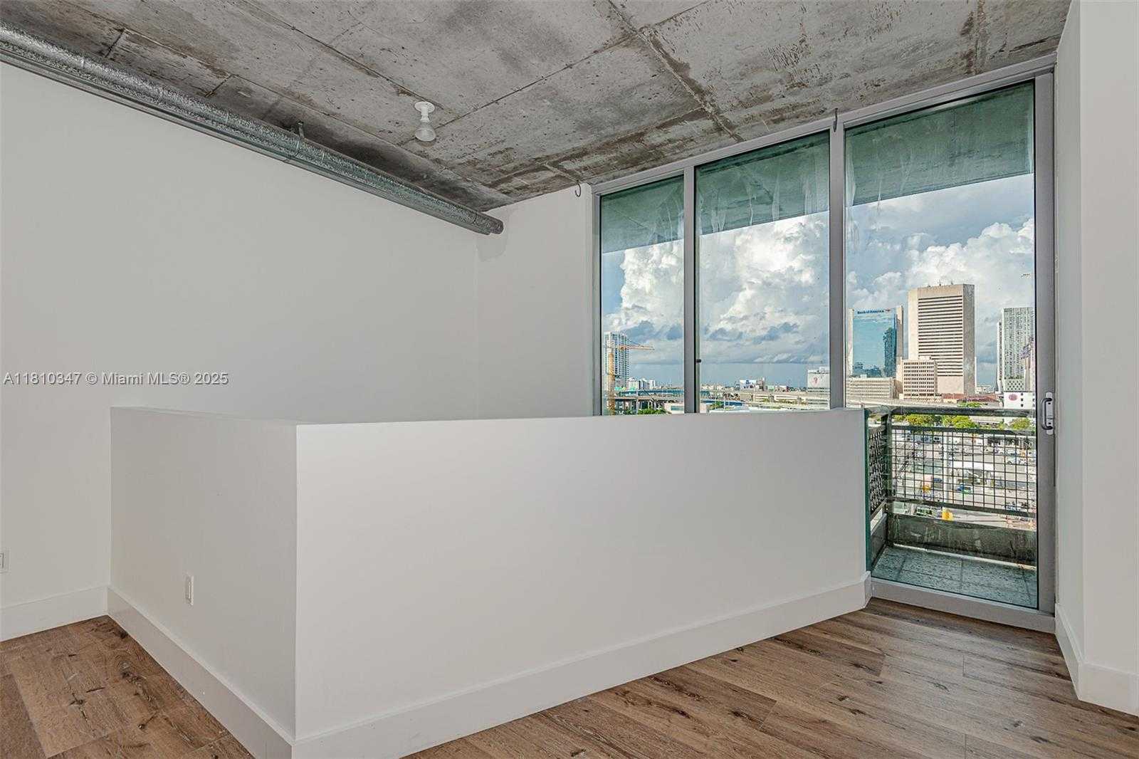 Small Image of 690 SOUTH WEST 1ST CT #1007, Miami Number 16