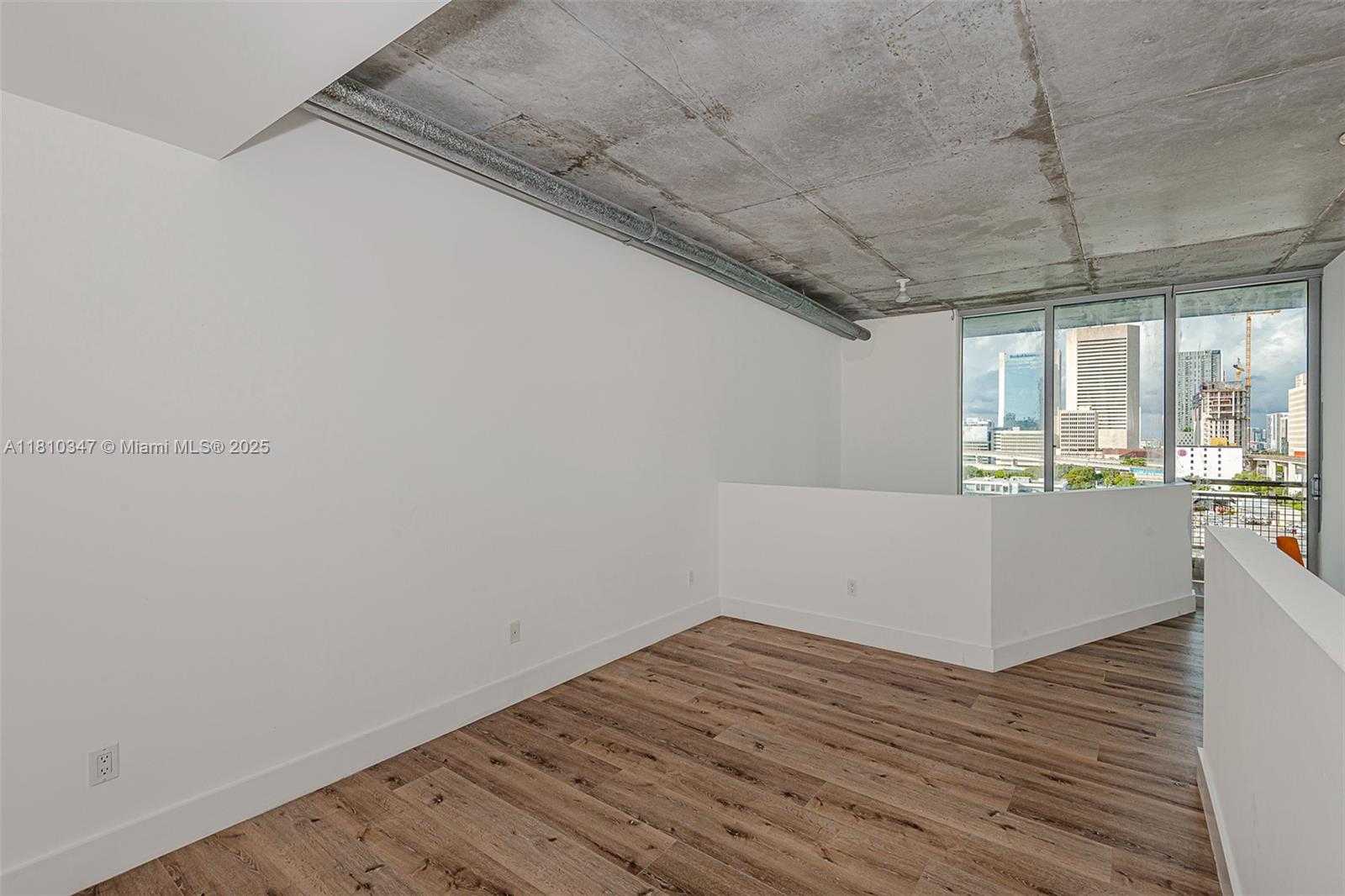 Small Image of 690 SOUTH WEST 1ST CT #1007, Miami Number 17