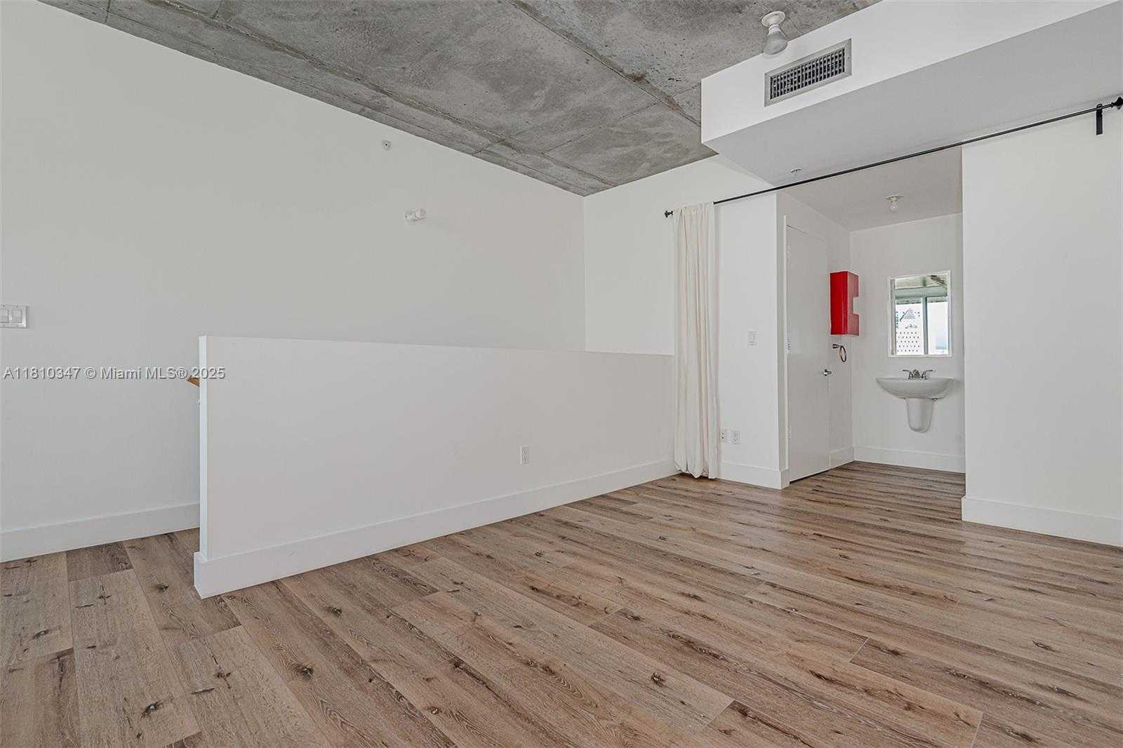 Small Image of 690 SOUTH WEST 1ST CT #1007, Miami Number 18