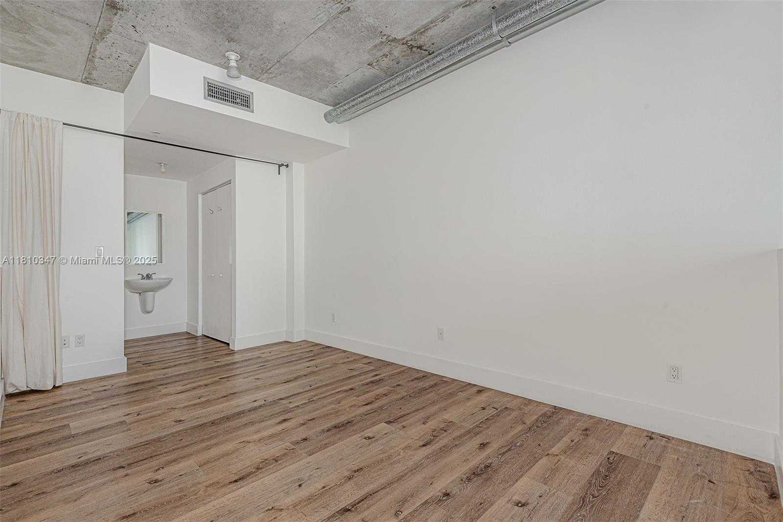 Small Image of 690 SOUTH WEST 1ST CT #1007, Miami Number 19