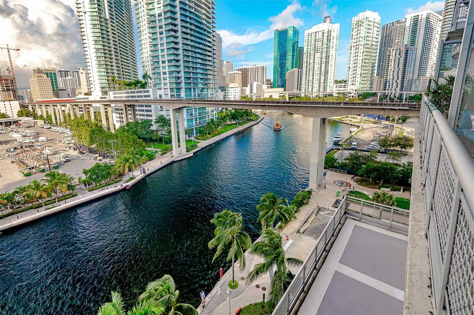 Small Image of 690 SOUTH WEST 1ST CT #1007, Miami Number 4