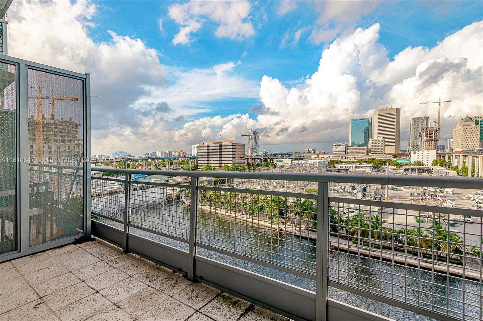 Small Image of 690 SOUTH WEST 1ST CT #1007, Miami Number 9