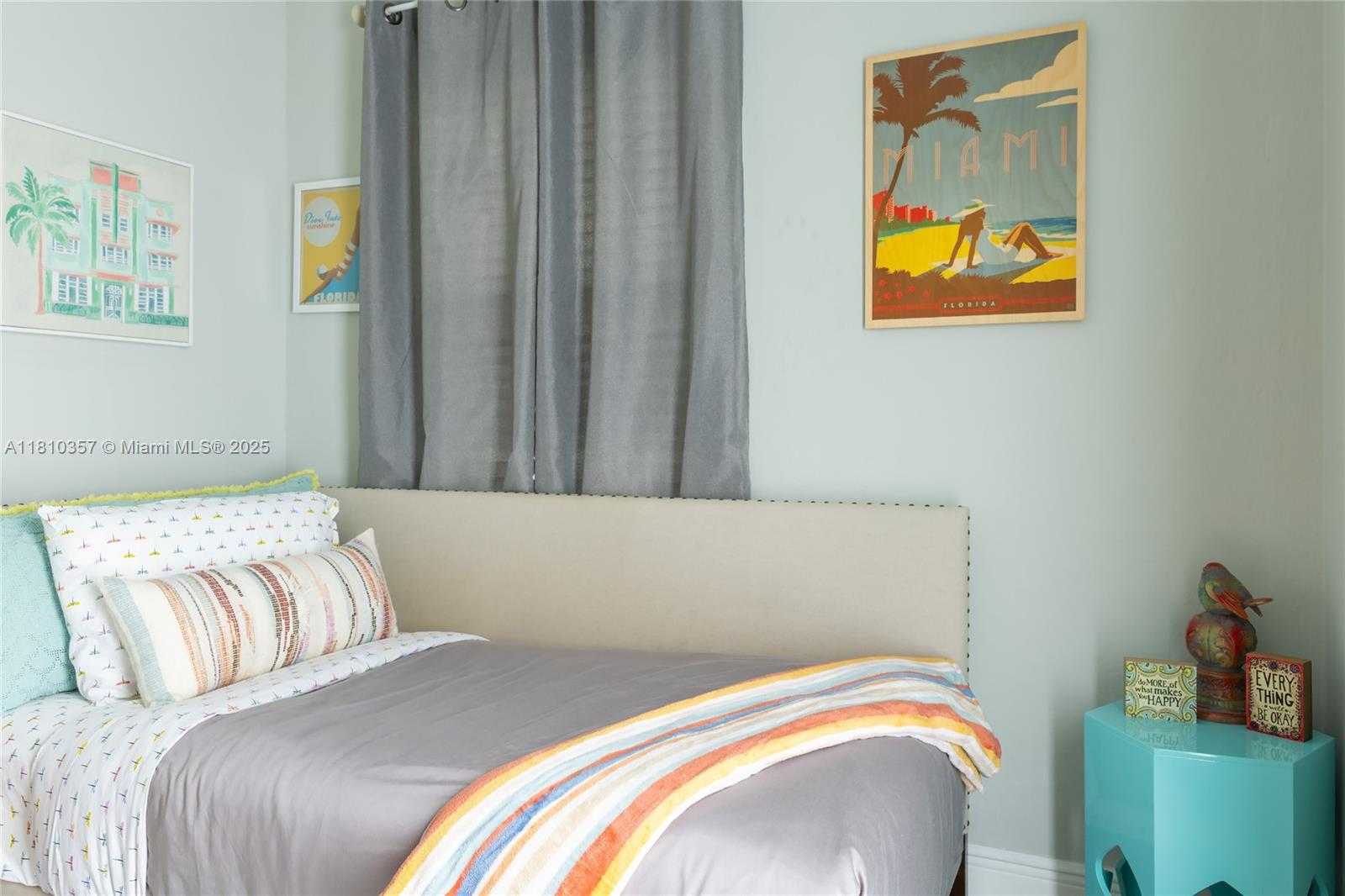 Small Image of Miami Number 12