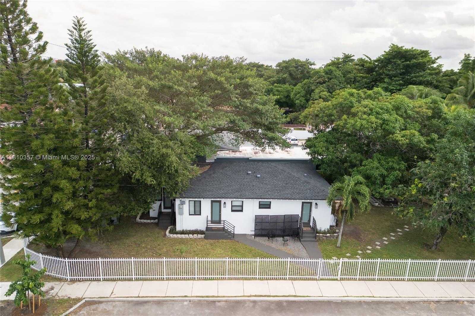 Small Image of Miami Number 13