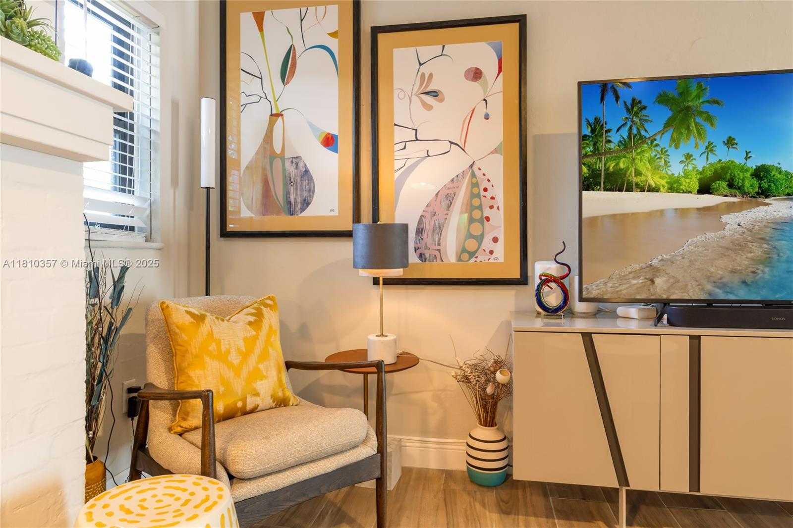 Small Image of Miami Number 4