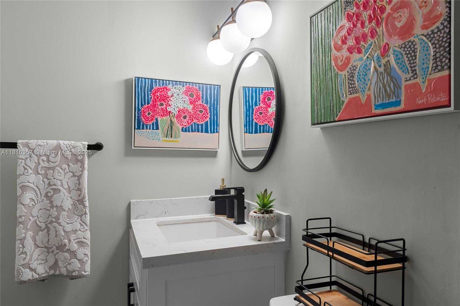 Small Image of Miami Number 6