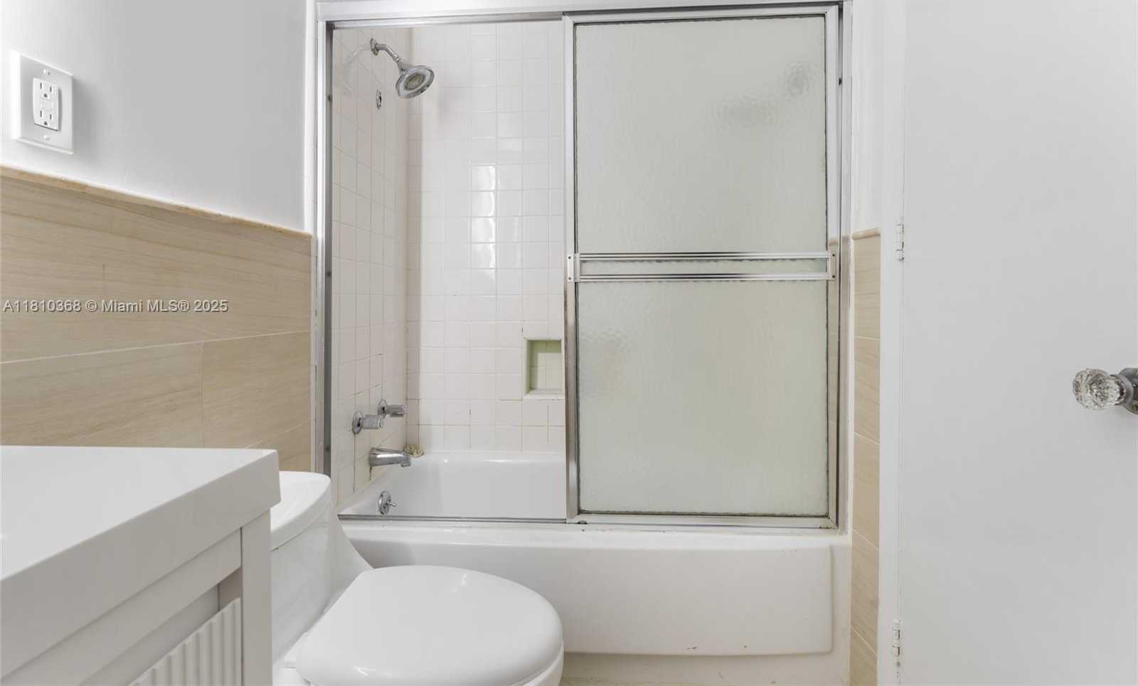 Small Image of 5055 COLLINS AVE #5G, Miami Beach Number 15