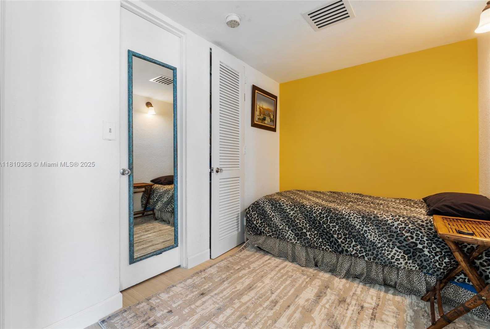 Small Image of 5055 COLLINS AVE #5G, Miami Beach Number 16