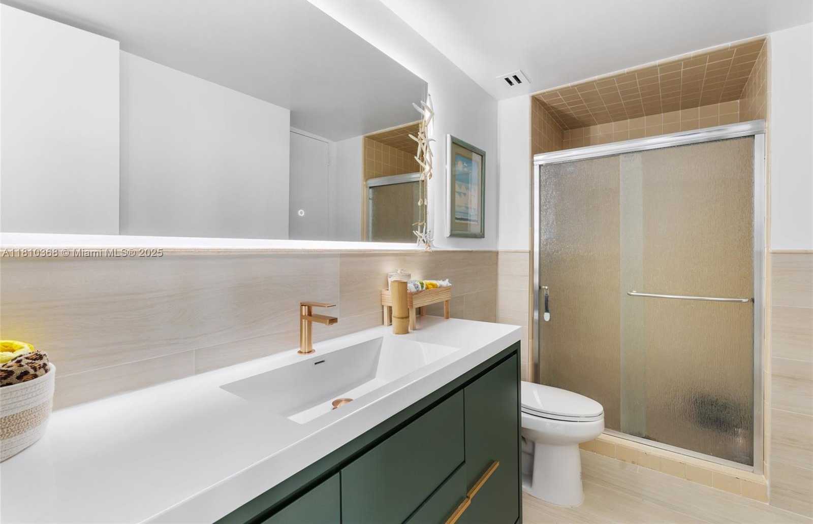 Small Image of 5055 COLLINS AVE #5G, Miami Beach Number 17