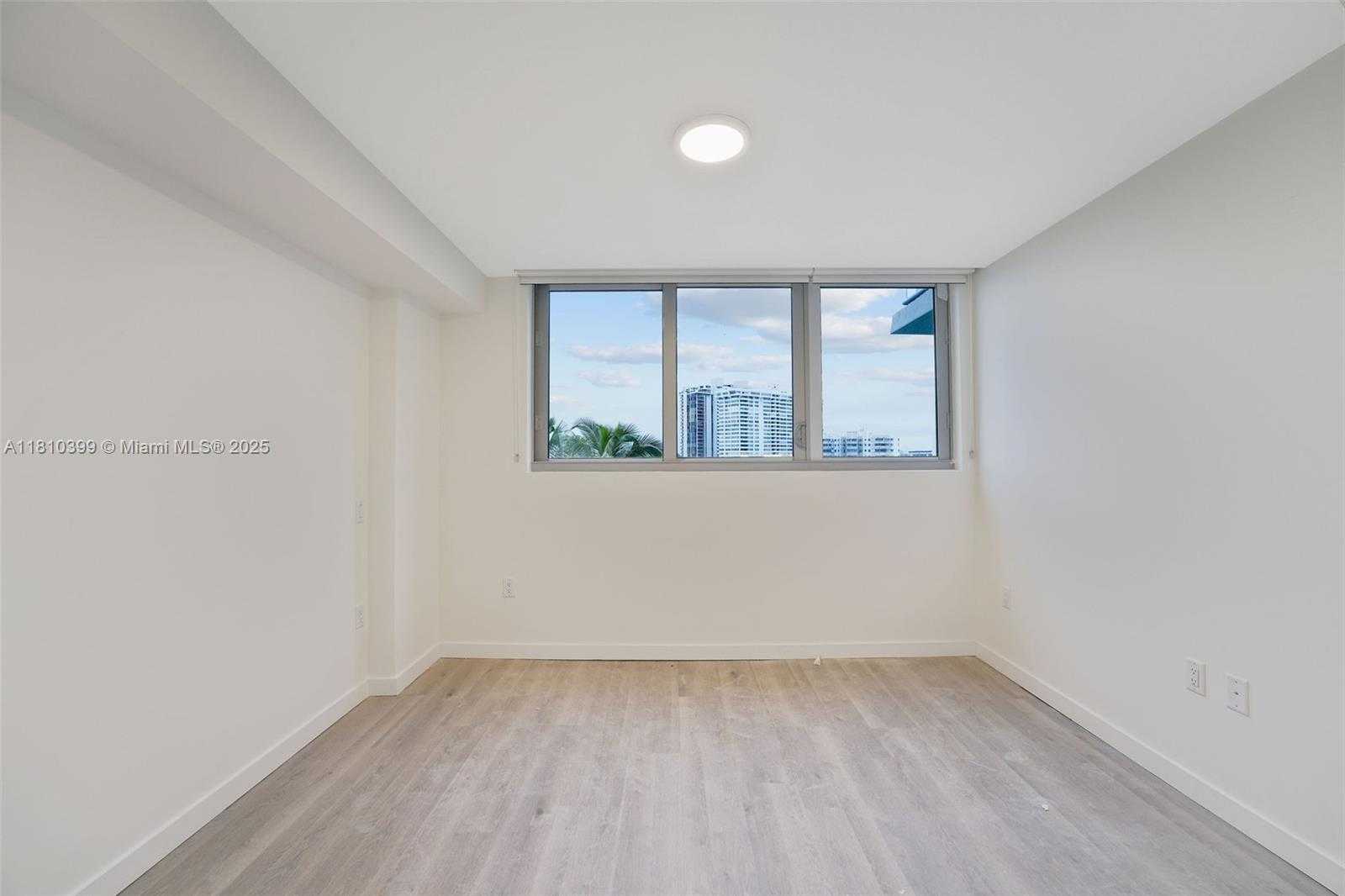 Small Image of 1500 BAY RD #N-0910, Miami Beach Number 13