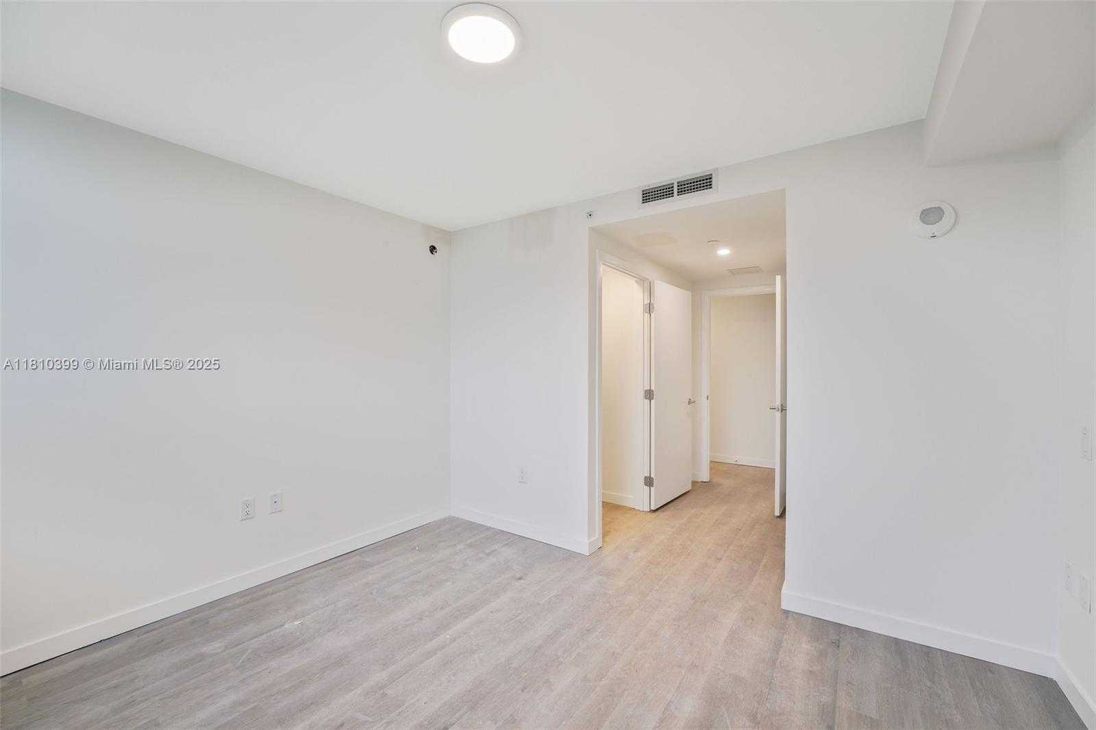 Small Image of 1500 BAY RD #N-0910, Miami Beach Number 15