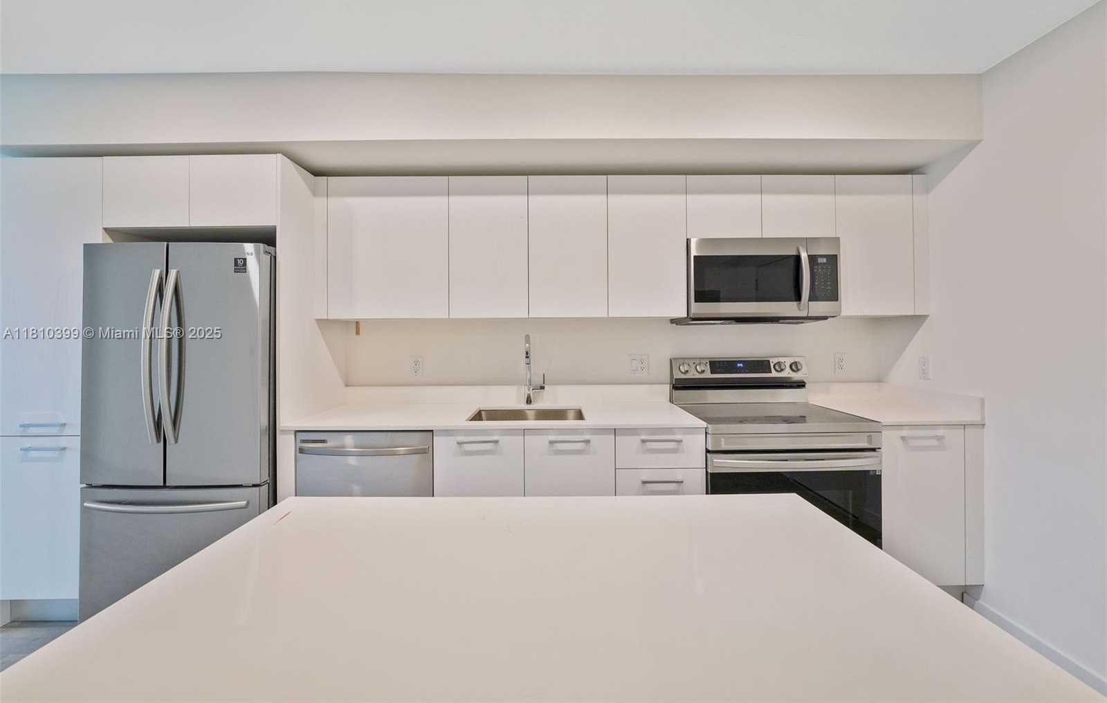 Small Image of 1500 BAY RD #N-0910, Miami Beach Number 5