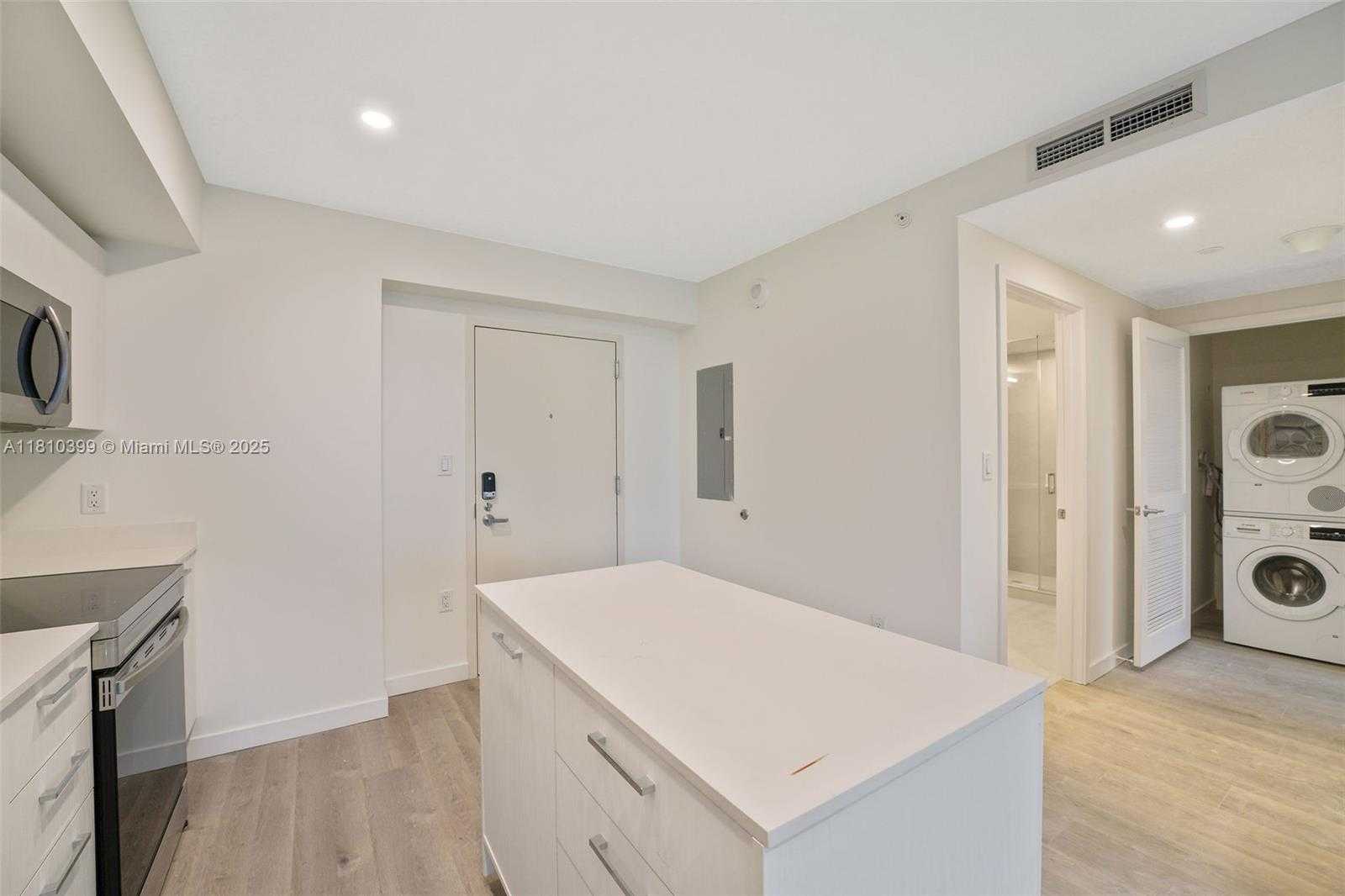 Small Image of 1500 BAY RD #N-0910, Miami Beach Number 6