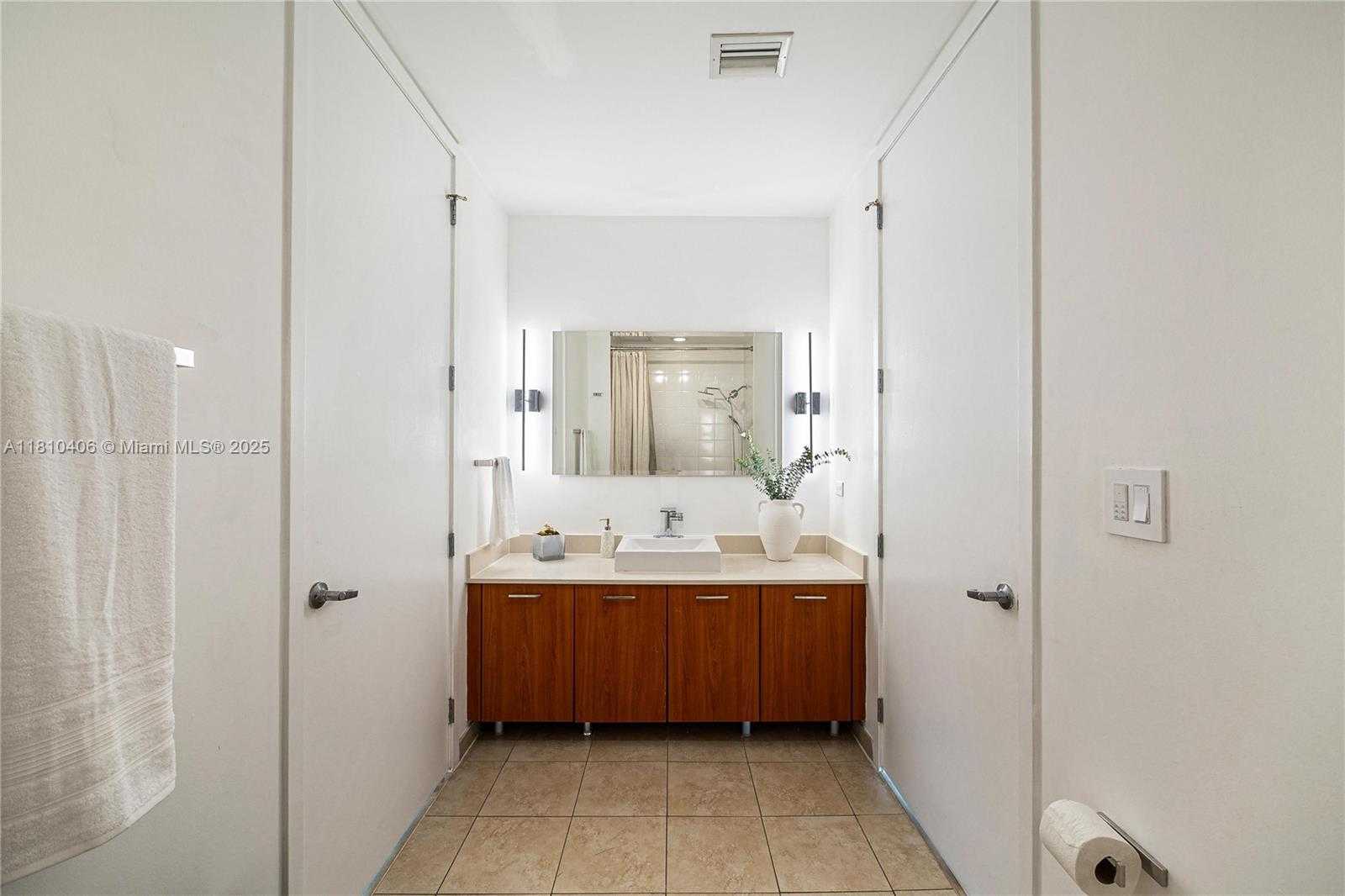 Small Image of 3301 NORTH EAST 1ST AVE #LPH-7, Miami Number 12