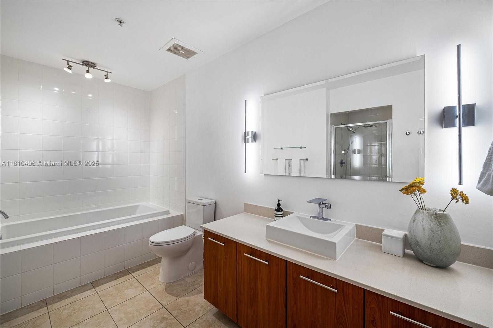 Small Image of 3301 NORTH EAST 1ST AVE #LPH-7, Miami Number 33