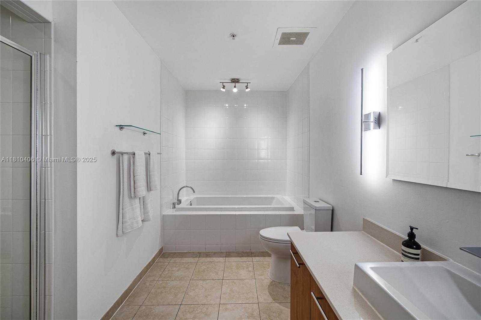 Small Image of 3301 NORTH EAST 1ST AVE #LPH-7, Miami Number 34