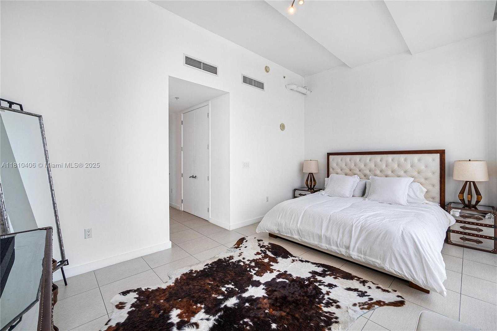 Small Image of 3301 NORTH EAST 1ST AVE #LPH-7, Miami Number 37
