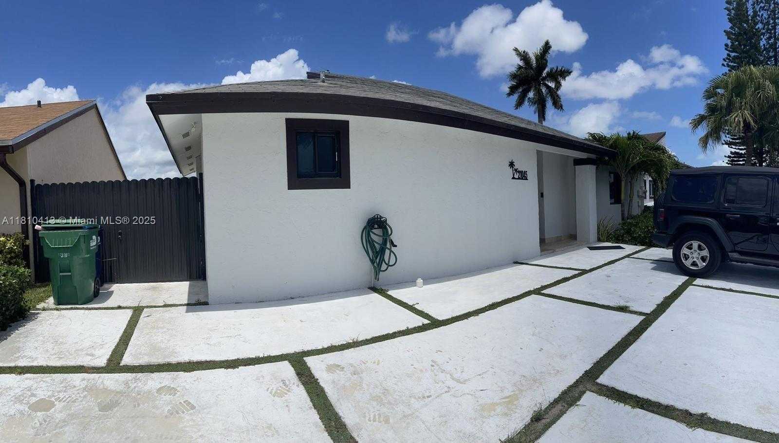 Small Image of 21045 124 AVE RD #na, Miami Number 2