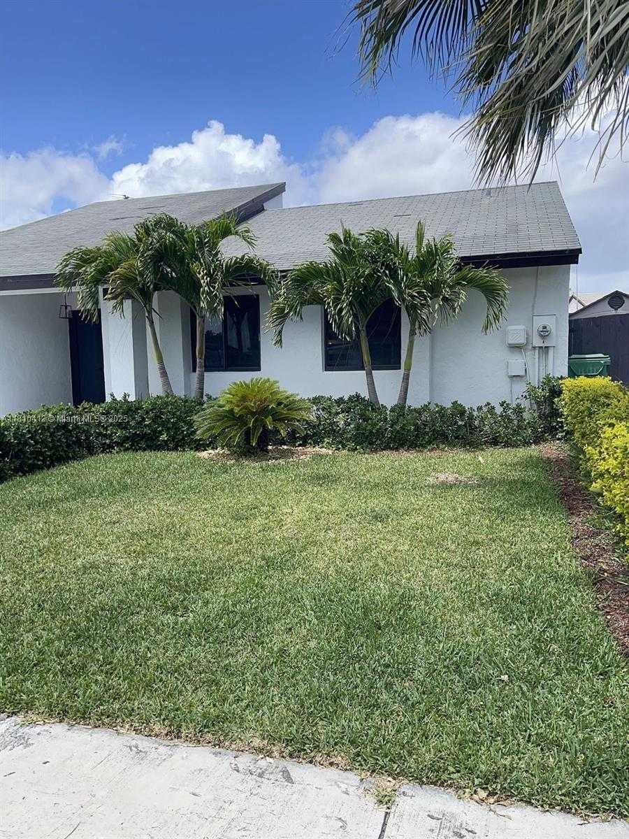 Small Image of 21045 124 AVE RD #na, Miami Number 3