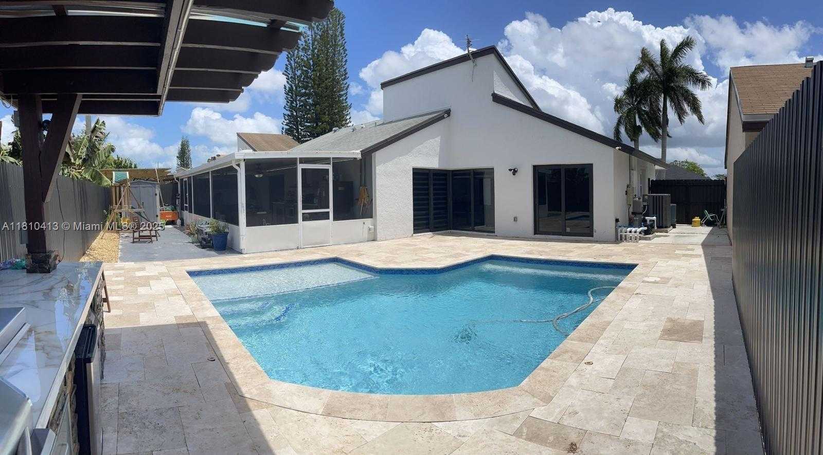 Small Image of 21045 124 AVE RD #na, Miami Number 4