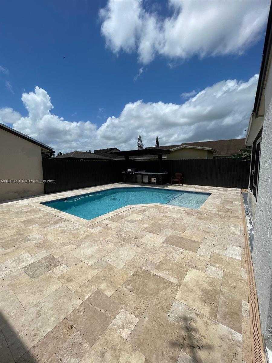 Small Image of 21045 124 AVE RD #na, Miami Number 5