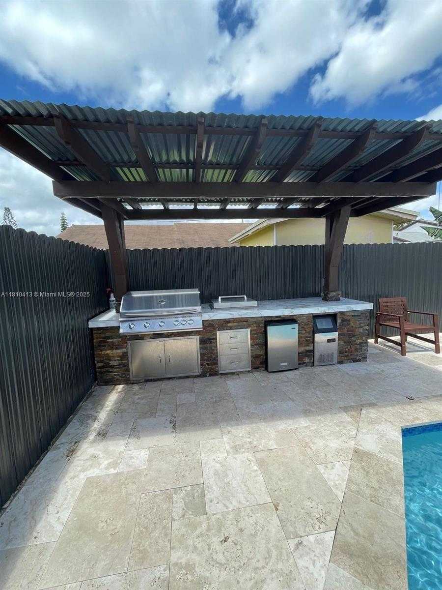 Small Image of 21045 124 AVE RD #na, Miami Number 6