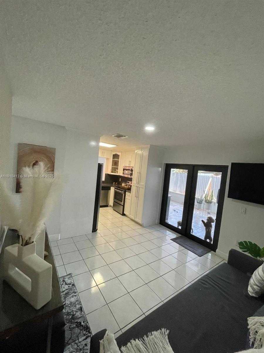 Small Image of 21045 124 AVE RD #na, Miami Number 9