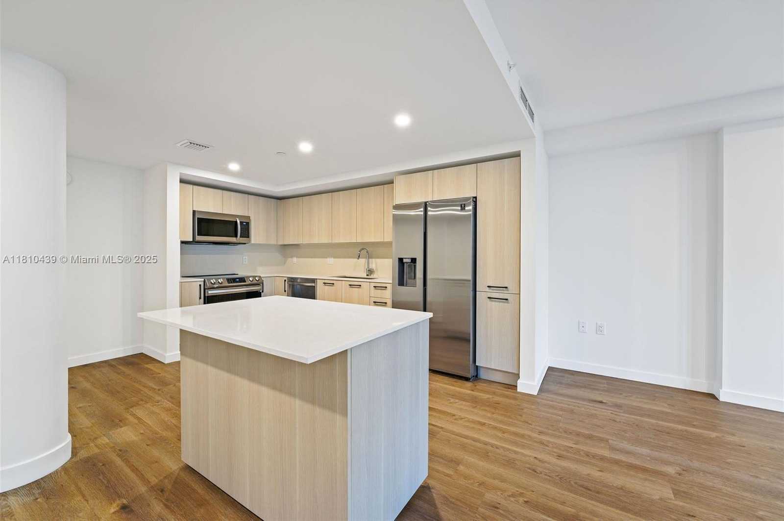 Small Image of 1500 BAY RD #N-0225, Miami Beach Number 16
