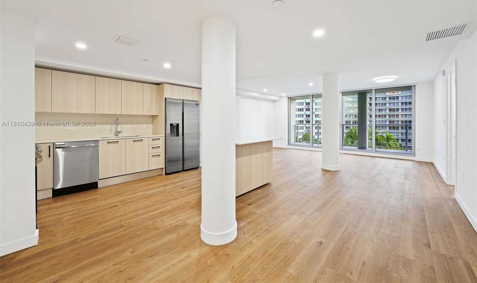 Small Image of 1500 BAY RD #N-0225, Miami Beach Number 2
