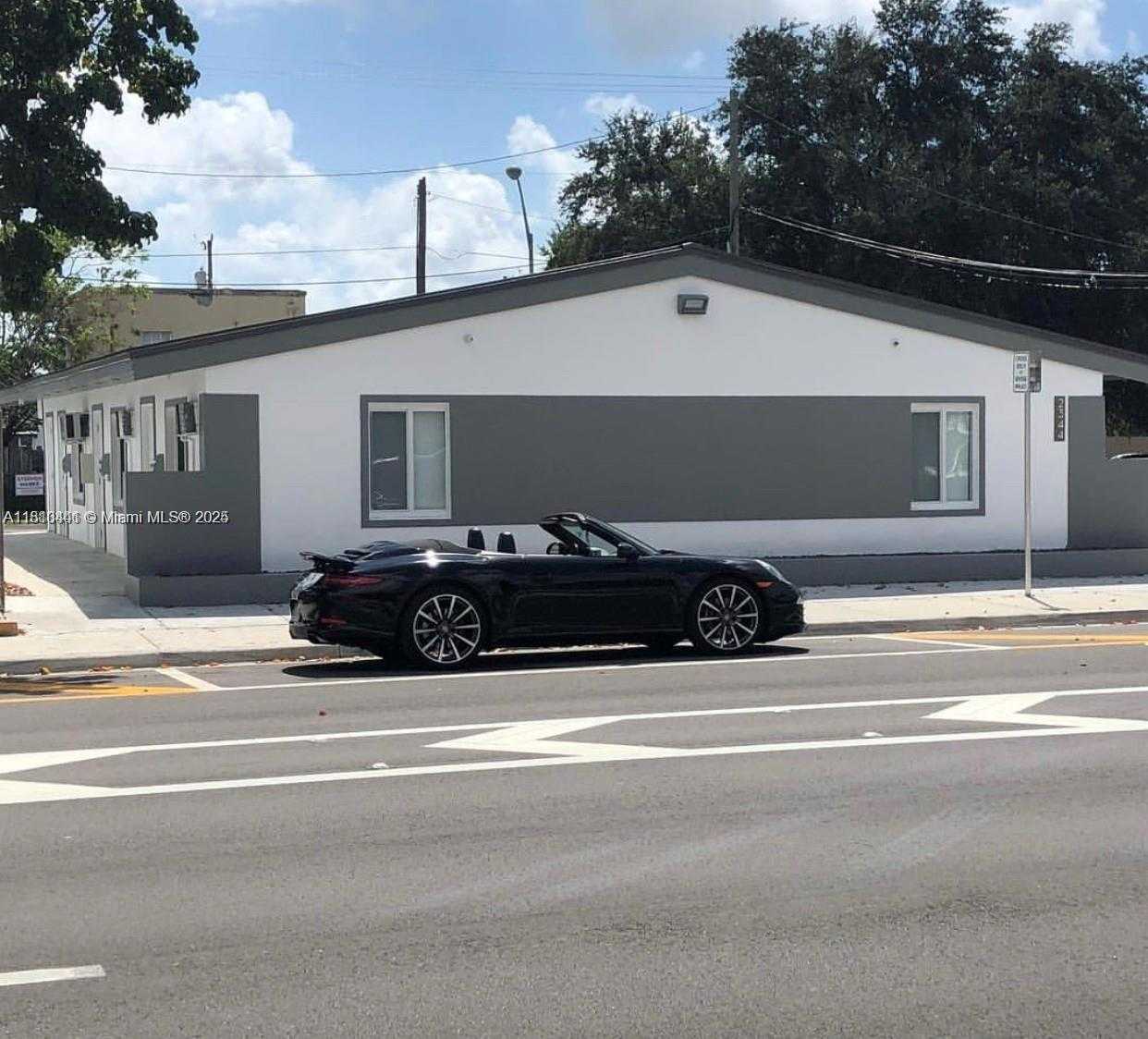 Small Image of 2344 WEST FLAGLER ST, Miami Number 10