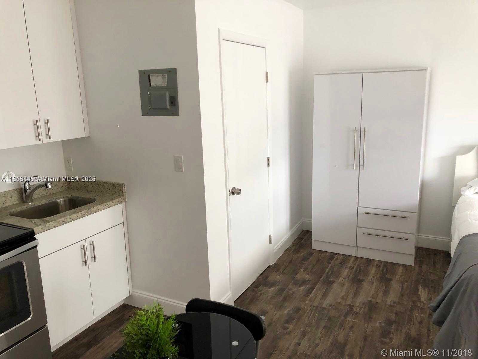 Small Image of 2344 WEST FLAGLER ST, Miami Number 4