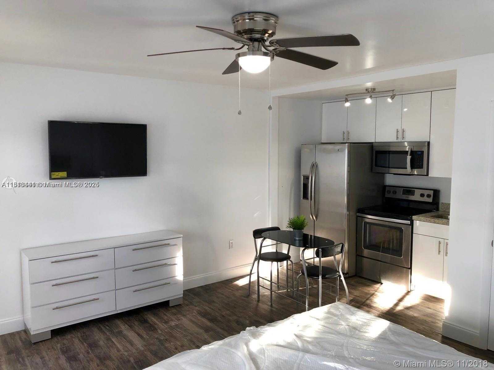 Small Image of 2344 WEST FLAGLER ST, Miami Number 7