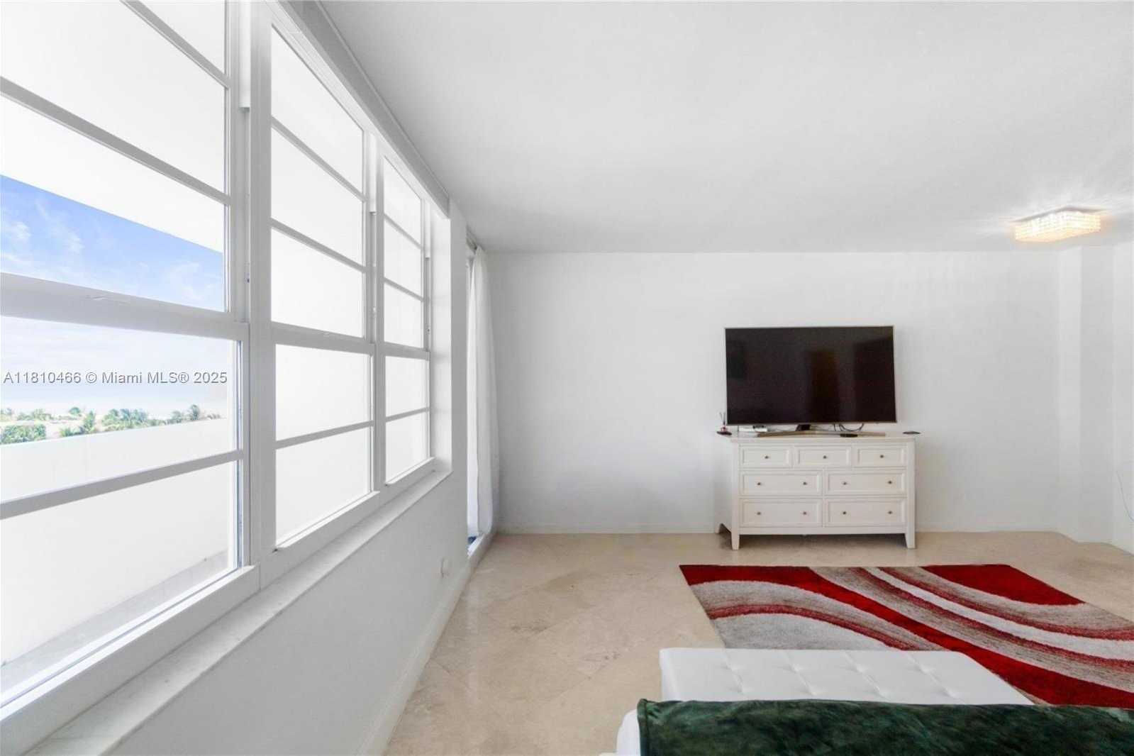 Small Image of 100 LINCOLN RD #827, Miami Beach Number 6