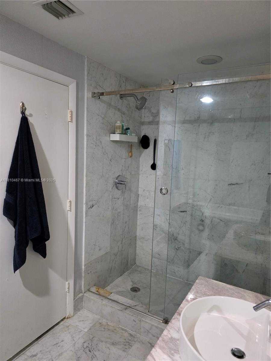 Small Image of 244 BISCAYNE BLVD #804, Miami Number 3